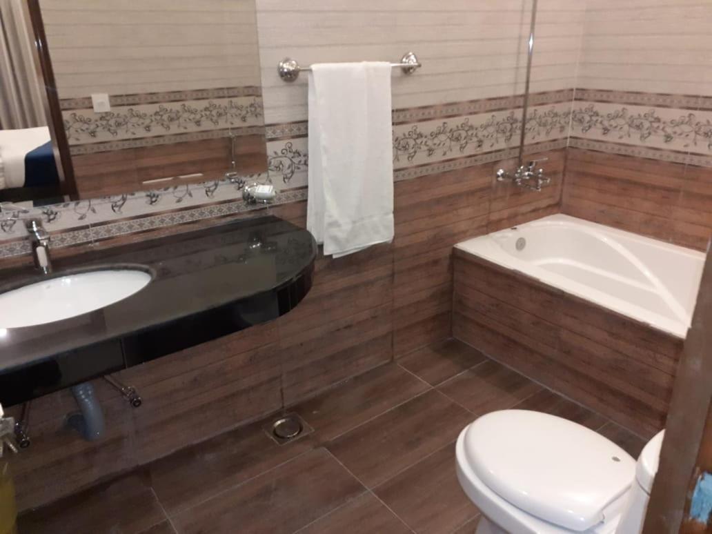 Hotel Noor Plaza 라호르 객실 사진